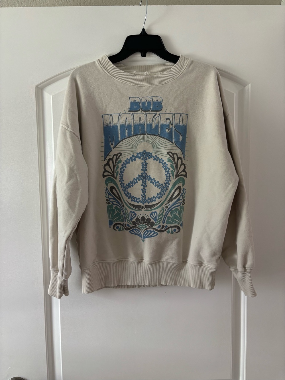 American Eagle Outfitters Beige Crewneck Sweatshirt with Blue Graphic